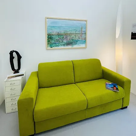 Hackert Art Apartment