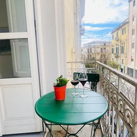 Apartment Hackert Art